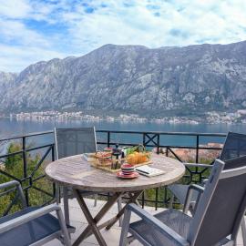 Sea view apartment in Kotor Bay，位于普查尼的酒店