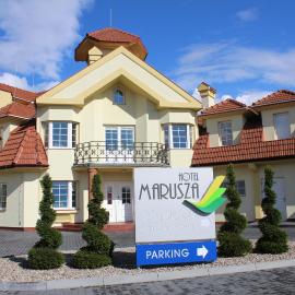 Hotel Marusza，位于格鲁德柴兹的酒店
