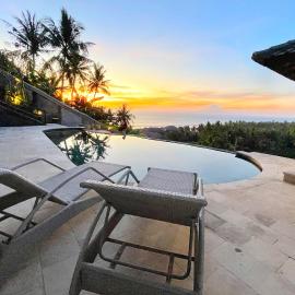 Villa Lombok Sunset w/Sea view，位于芒希的酒店