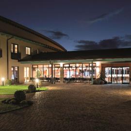 Vulkán Wellness Hotel & Camping，位于采尔德默尔克的酒店