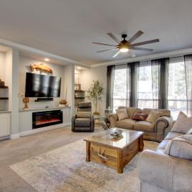 'The Hub' La Pine Vacation Rental - Dog Friendly!，位于拉派恩的酒店