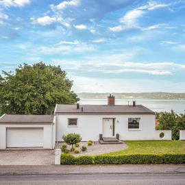 Amazing Home In Bankeryd With Lake View，位于Bankeryd的酒店