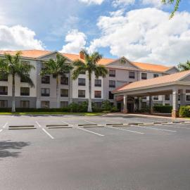 La Quinta by Wyndham Bonita Springs Naples North,位于博尼塔斯普林斯的酒店