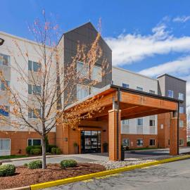 Country Inn & Suites by Radisson, Charlottesville-UVA, VA，位于夏洛茨维尔的酒店