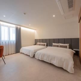 H-avenue Hotel Munhyeon，位于釜山的酒店