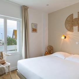 Hôtel De La Plage，位于库尔瑟勒·苏尔·梅尔的酒店