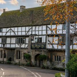 The George Inn & Plaine，位于诺顿圣菲的酒店