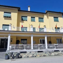 Hotel Dora，位于莱万托的酒店