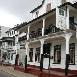 Guesthouse AlbergoAlberga，位于帕拉马里博的酒店