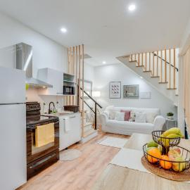 Dog-Friendly Fishkill Tiny House in Wine Country，位于菲什基尔的酒店