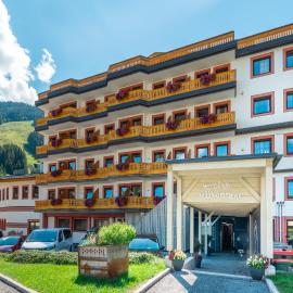 JUFA Alpenhotel Saalbach，位于萨尔巴赫的酒店