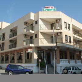 Hotel Levante，位于瓜尔达马尔·德尔·塞古拉的酒店