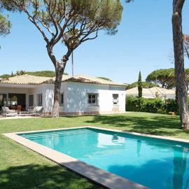 Villa Escocia, entre pinares y a pie de playa，位于罗切的酒店