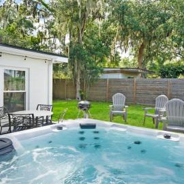 Rave Reviews for Waterway Views Spa Comfy Beds Bring Your Boat，位于圣奥古斯丁的酒店
