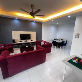 Lovely Homestay Austin Setia Indah 911，位于新山的酒店