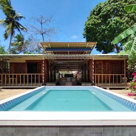 The Clara Beach and Guest House，位于Igcauayan的酒店