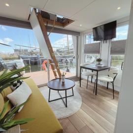 Tiny lake houses near the beach and centre by Weltevreden Experience，位于泽沃德的酒店