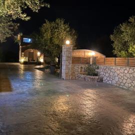 Black Pearl Apartment Lithakia Zakynthos，位于利萨基亚的酒店