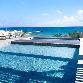 1 block from beach 2BR pool ocean view，位于普拉亚卡门的酒店