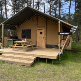 Glampingzelt Family - Lodge，位于索尔陶的酒店