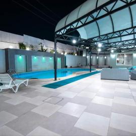 Gerasa Breeze resort，位于Rujm al Miḑmār的酒店