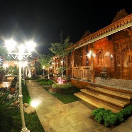 Joglo Jawa Jepara，位于哲帕拉的酒店
