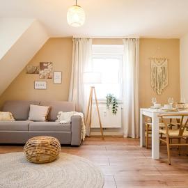 BOHO-Apartment - Feel like Home, Tiny Bathroom & Garage, 60m2，位于米赫拉克尔的酒店