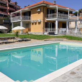 Il Gattino di Porto 4 - terrazzo piscina，位于因佩里亚的酒店
