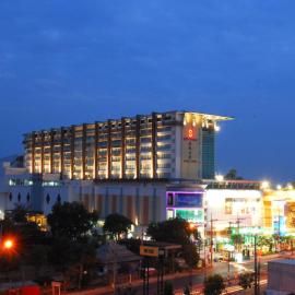 Sunee Grand Hotel and Convention Center，位于乌汶的酒店