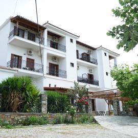 Hotel Defkalion,位于Álli Meriá的酒店