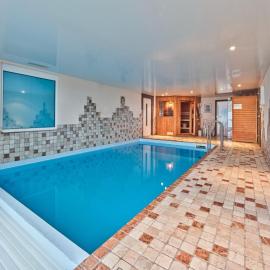 Geschmackvolles Ferienhaus mit privatem Pool，位于黑伦塔尔的酒店