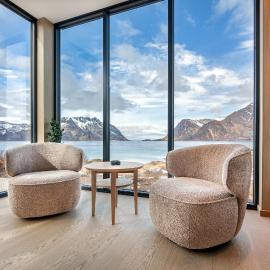 Northern Cabin Retreat，位于Lyngværet的酒店