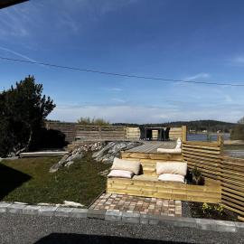 Captivating 3-Bed Villa in Halanda with Lake View，位于Sandåker的酒店