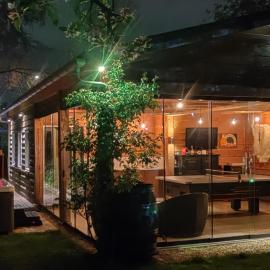 Ecolodge Wellness Tilburg- jacuzzi- privé sauna en zwembad，位于蒂尔堡的酒店