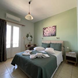 Parthenon Rooms，位于科罗尼的酒店