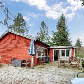 4 Bedroom Nice Home In Örkeljunga，位于Orkelljunga的酒店