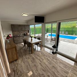 Terra Solis Bihać Villa 2，位于比哈奇的酒店