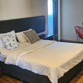 Los Angeles Lakefield guesthouse，位于伯诺尼的酒店