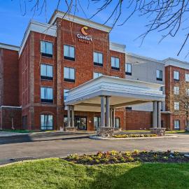 Comfort Suites Murfreesboro Shopping District，位于默夫里斯伯勒的酒店
