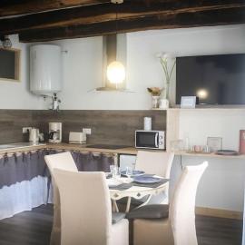 Appartement lumineux de 35m² en centre-ville，位于吕费克的酒店