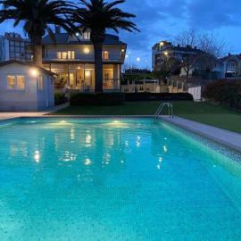 Chalet con Piscina Privada，位于桑坦德的酒店