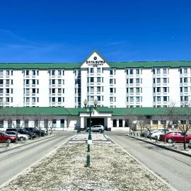 Divya Sutra Plaza and Conference Centre Calgary Airport，位于卡尔加里的酒店