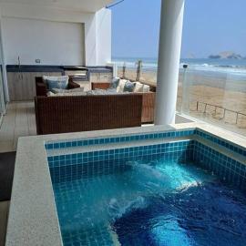 202 Urban Beach，位于卢林的酒店