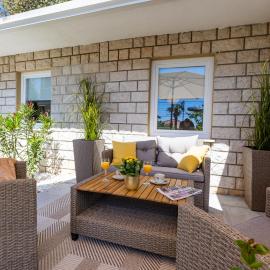 Villa Marica Tiny House in Krk city centre，位于克尔克的酒店