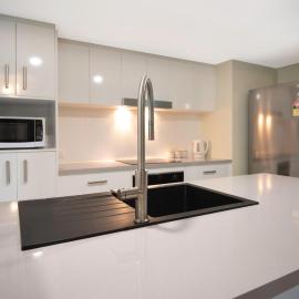 Marlin Cove Holiday Apartments，位于三一海滩的酒店