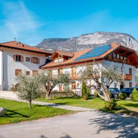 Antico Fienile Agritur，位于梅佐科罗纳的酒店