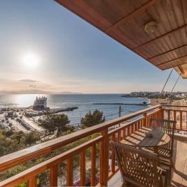 CALDERA close to the port, airport & Athens，位于拉斐那的酒店