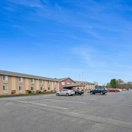 Americas Best Value Inn Foxboro，位于福克斯伯勒的酒店