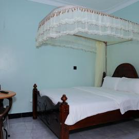JOSELLA MOTEL MUBENDE，位于Mubende的酒店