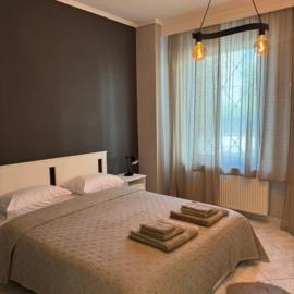 Damian's Cozy Pool Apartment，位于佩雷亚的酒店